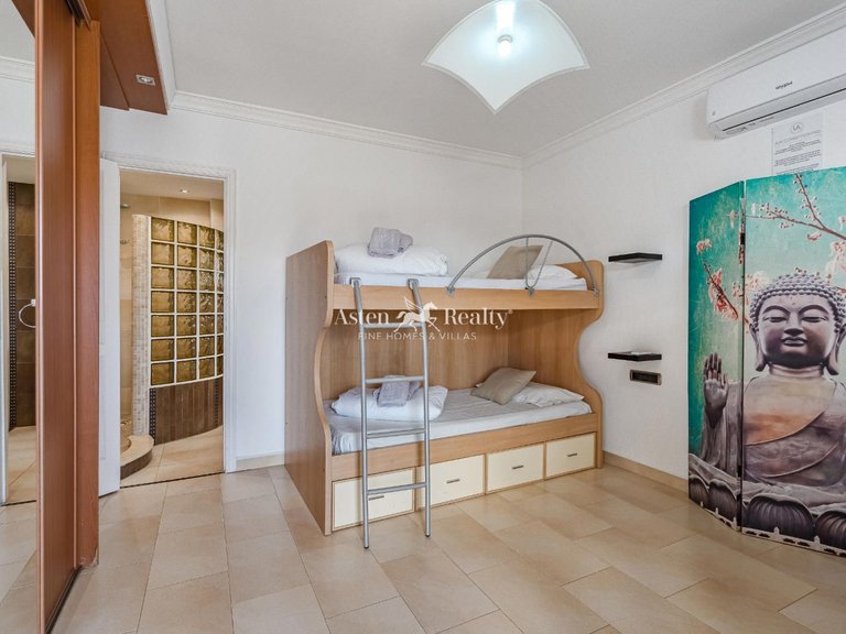 Villa for Sale in San Eugenio Alto, Tenerife 20