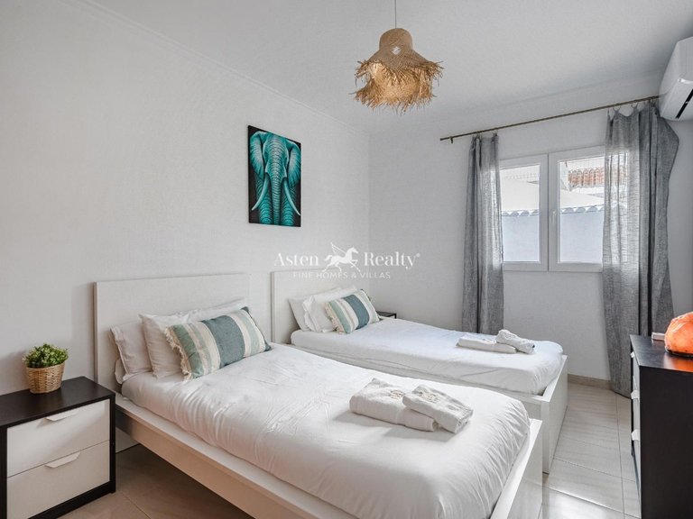 Villa for Sale in San Eugenio Alto, Tenerife 16