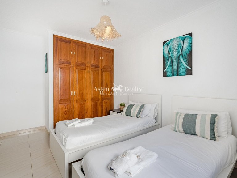 Villa for Sale in San Eugenio Alto, Tenerife 17