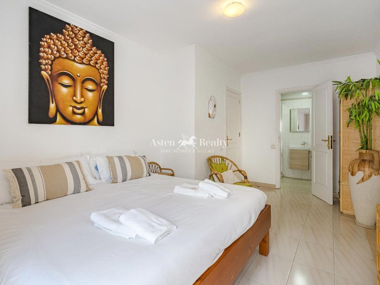 Villa for Sale in San Eugenio Alto, Tenerife 13