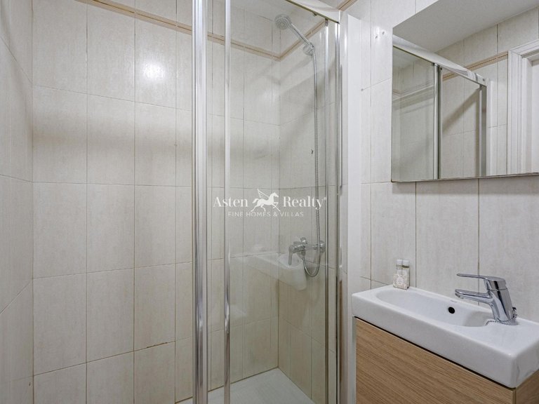 Villa for Sale in San Eugenio Alto, Tenerife 18