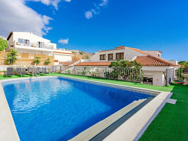 Villa for Sale in San Eugenio Alto, Tenerife 1