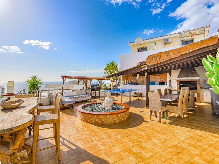 Villa for Sale in San Eugenio Alto, Tenerife 2