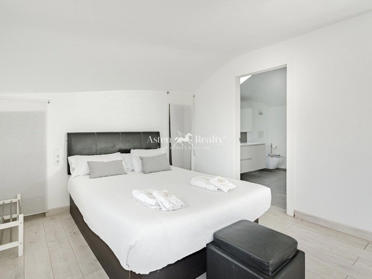 Villa for Sale in San Eugenio Alto, Tenerife 24