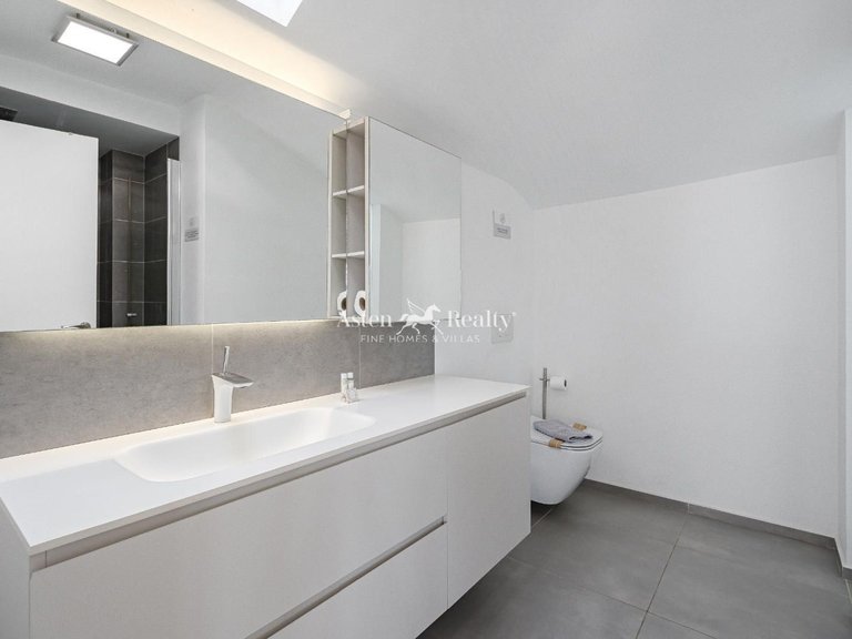 Villa for Sale in San Eugenio Alto, Tenerife 25