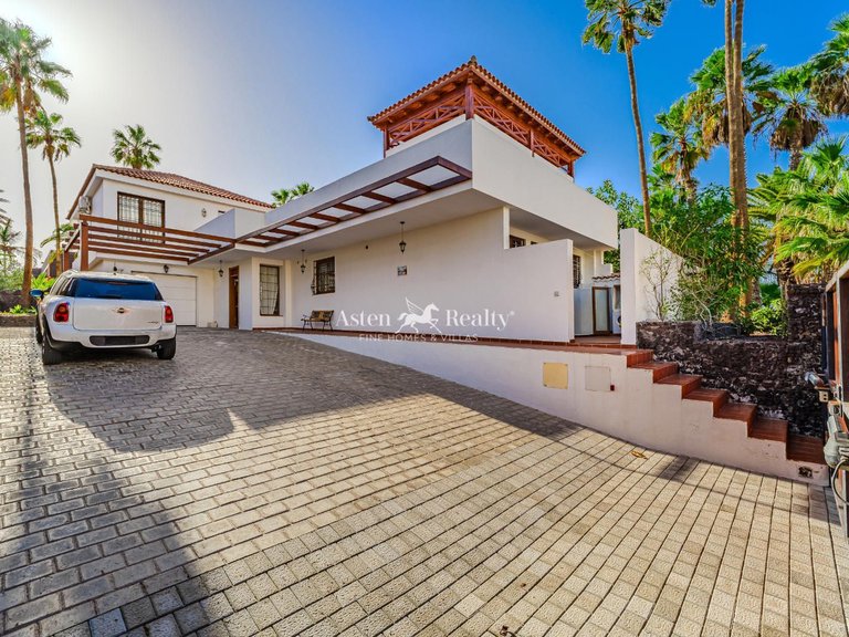 Villa for Sale in Playa De Las Américas, Tenerife 40