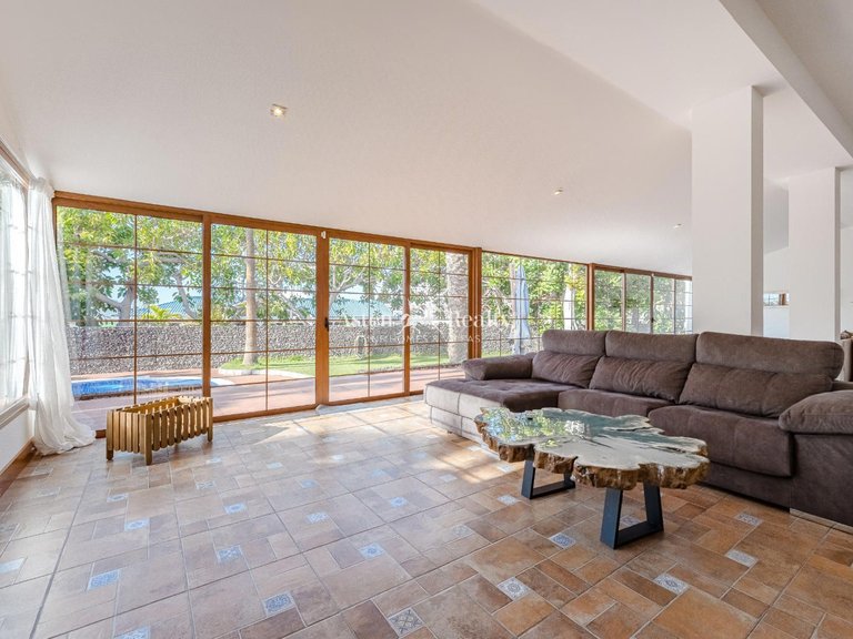 Villa for Sale in Playa De Las Américas, Tenerife 5