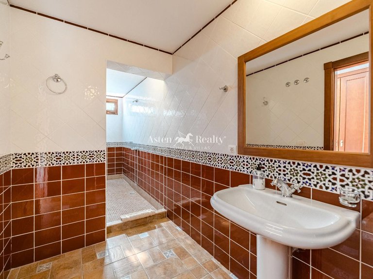 Villa for Sale in Playa De Las Américas, Tenerife 17