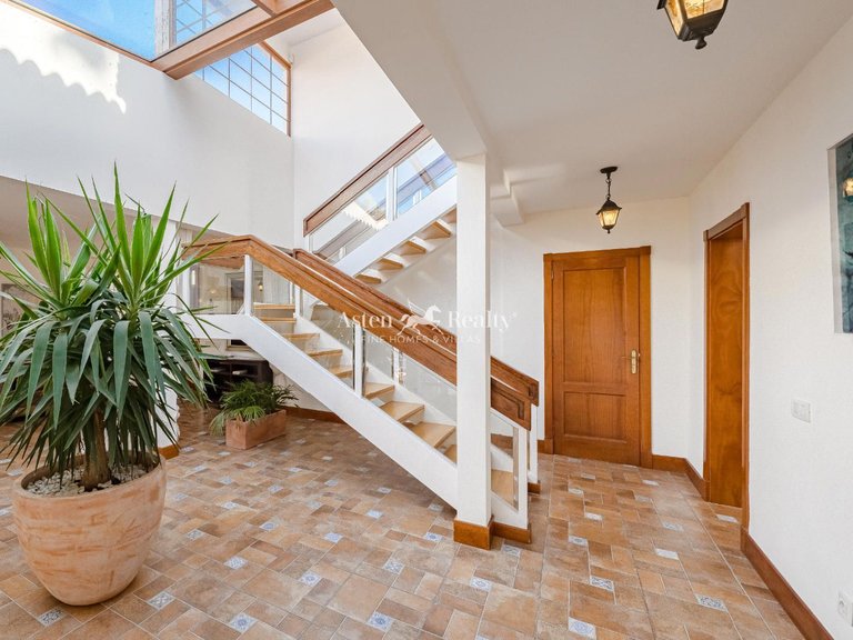 Villa for Sale in Playa De Las Américas, Tenerife 32