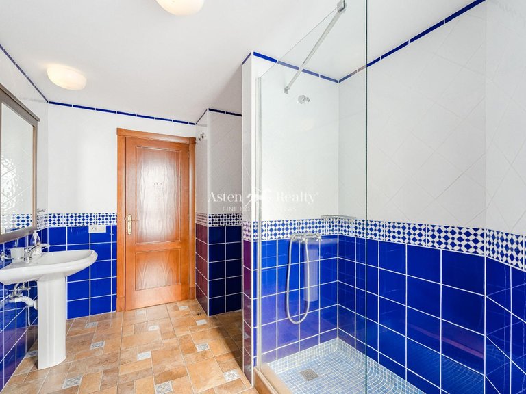 Villa for Sale in Playa De Las Américas, Tenerife 25