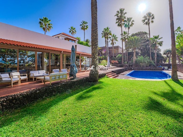 Villa for Sale in Playa De Las Américas, Tenerife 3