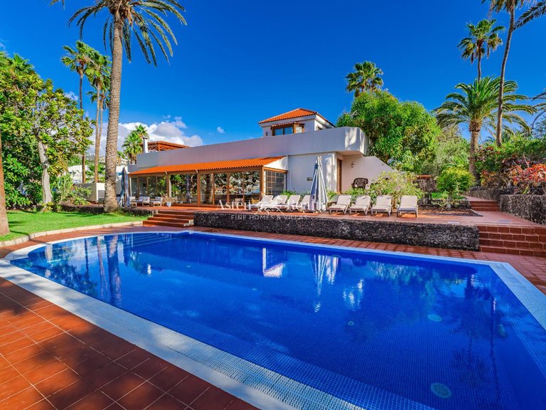 Villa for Sale in Playa De Las Américas, Tenerife 2