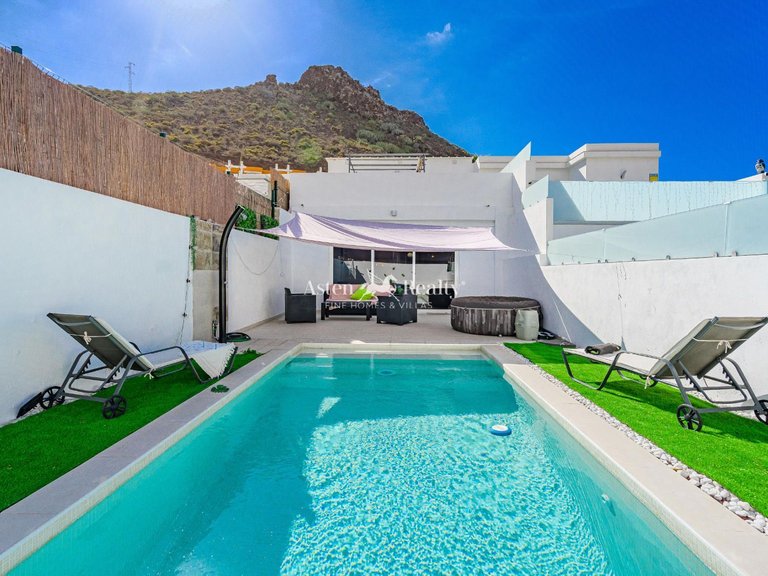 Villa for Sale in Torviscas Alto, Tenerife 1