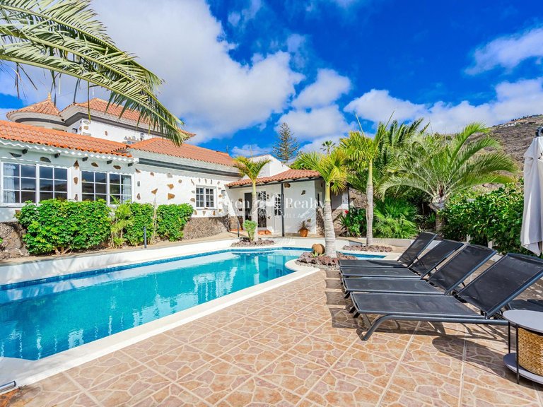Villa for Sale in Adeje, Tenerife 2