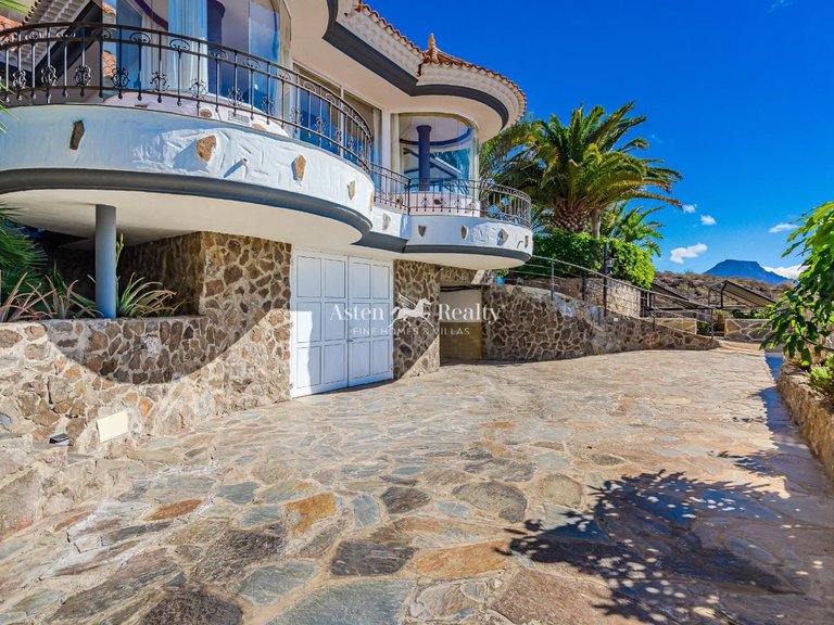 Villa for Sale in Adeje, Tenerife 4