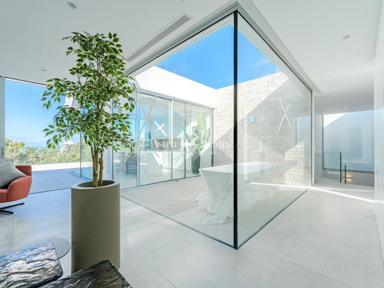 Villa for Sale in San Eugenio Alto, Tenerife 2