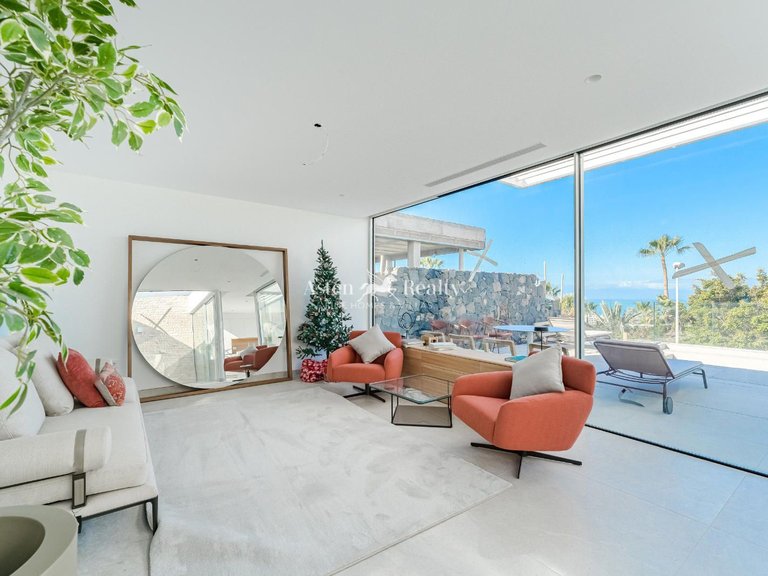 Villa for Sale in San Eugenio Alto, Tenerife 3