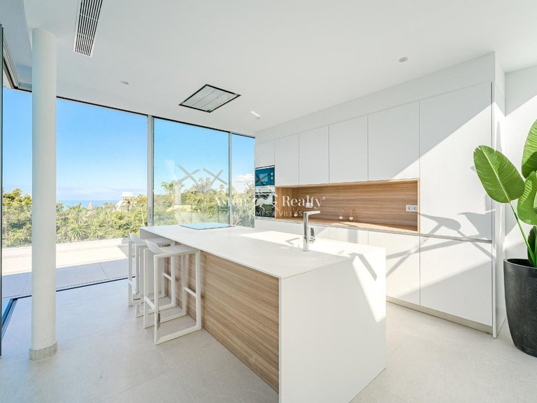 Villa for Sale in San Eugenio Alto, Tenerife 6