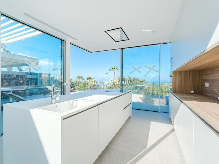 Villa for Sale in San Eugenio Alto, Tenerife 7