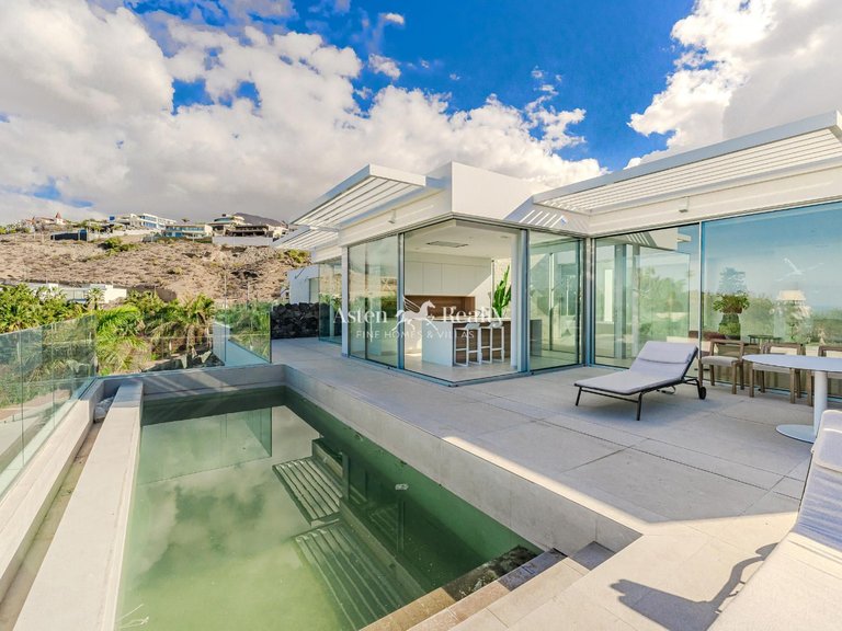 Villa for Sale in San Eugenio Alto, Tenerife 11