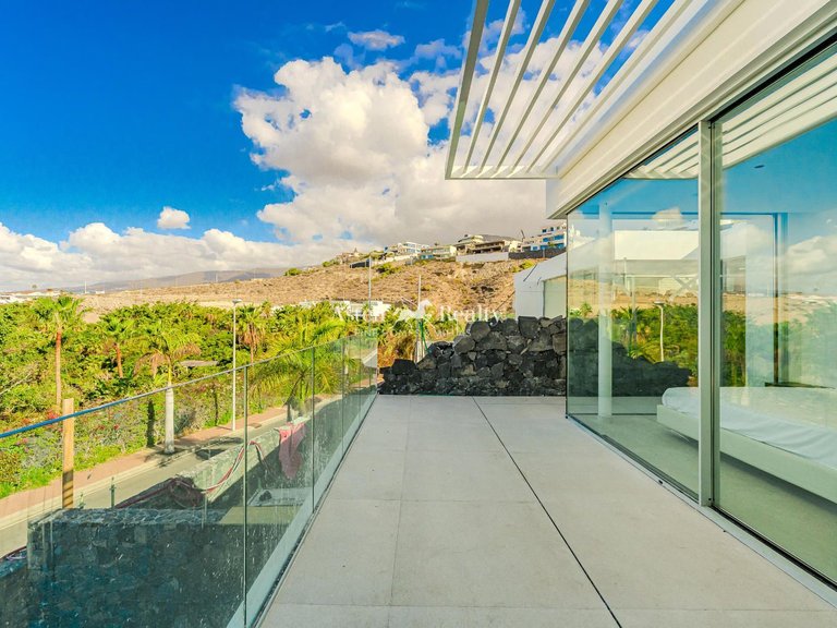 Villa for Sale in San Eugenio Alto, Tenerife 13