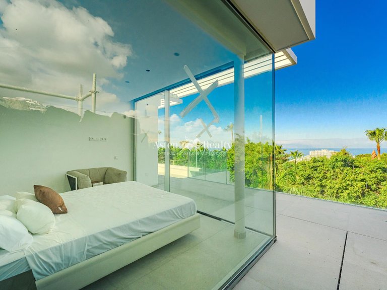 Villa for Sale in San Eugenio Alto, Tenerife 15