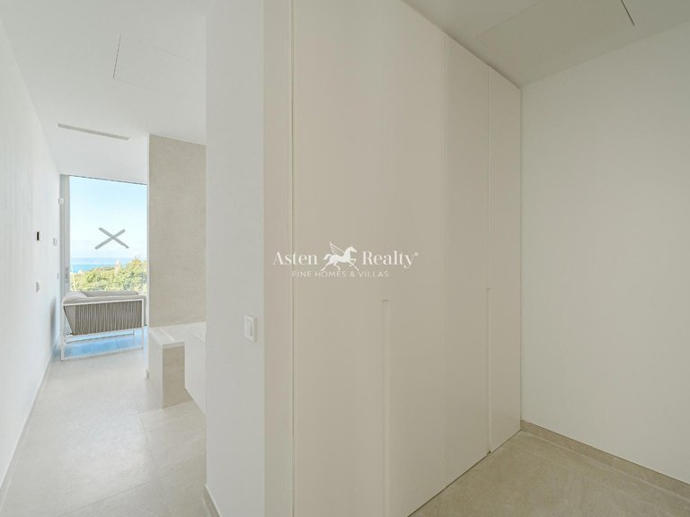 Villa for Sale in San Eugenio Alto, Tenerife 16