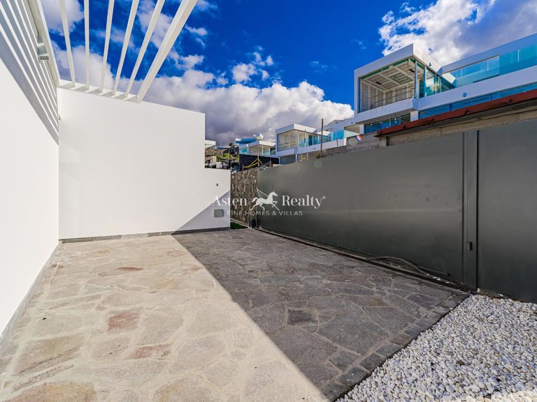 Villa for Sale in San Eugenio Alto, Tenerife 20