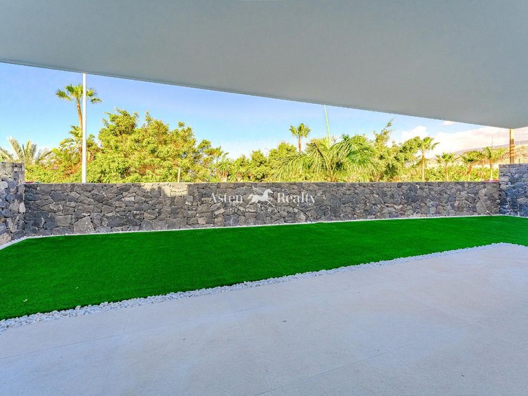 Villa for Sale in San Eugenio Alto, Tenerife 22