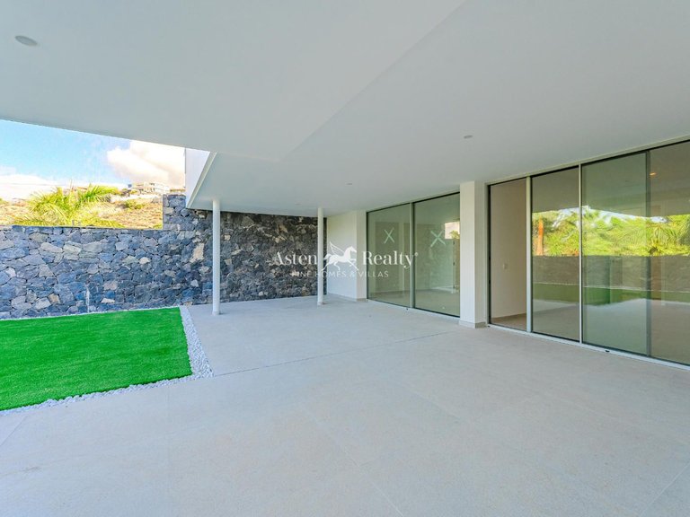 Villa for Sale in San Eugenio Alto, Tenerife 23