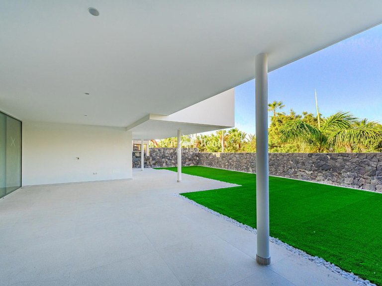 Villa for Sale in San Eugenio Alto, Tenerife 25