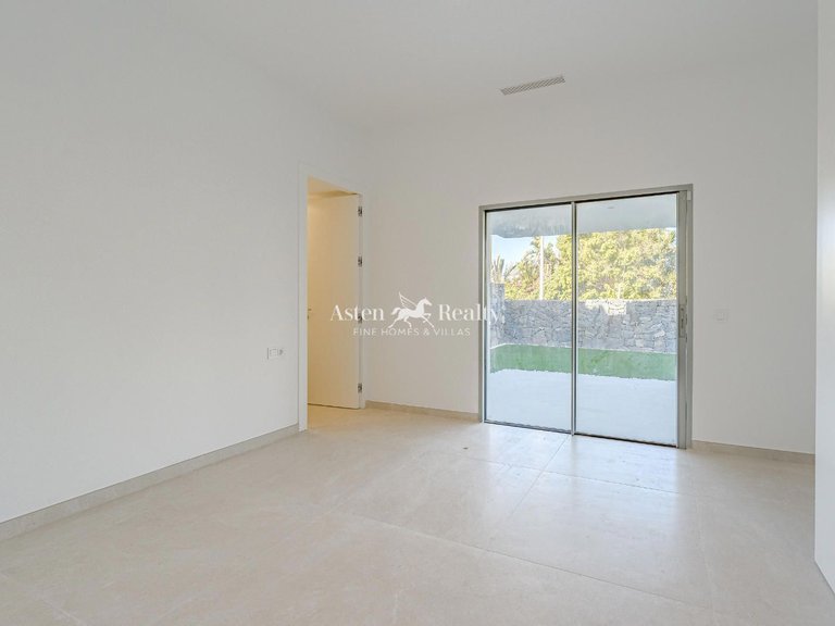 Villa for Sale in San Eugenio Alto, Tenerife 26