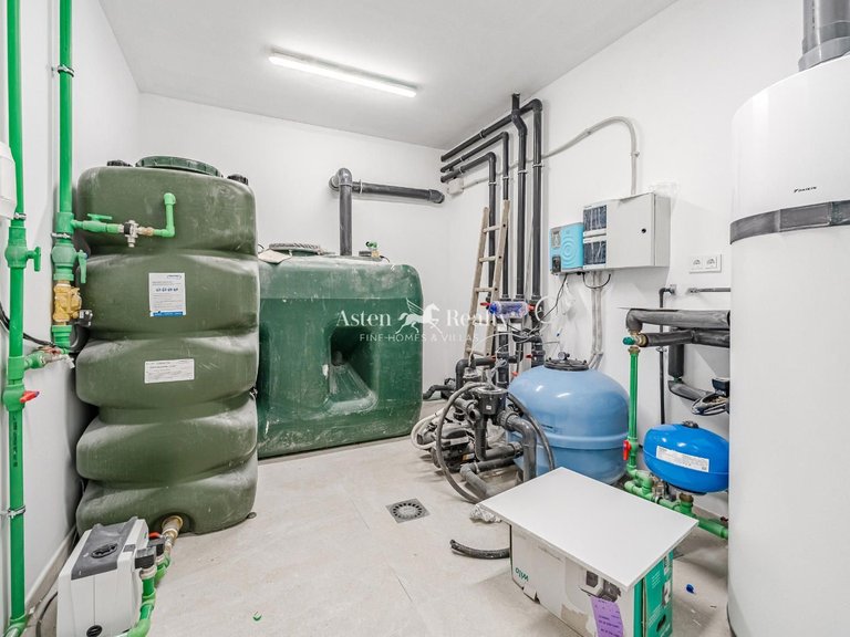 Villa for Sale in San Eugenio Alto, Tenerife 31