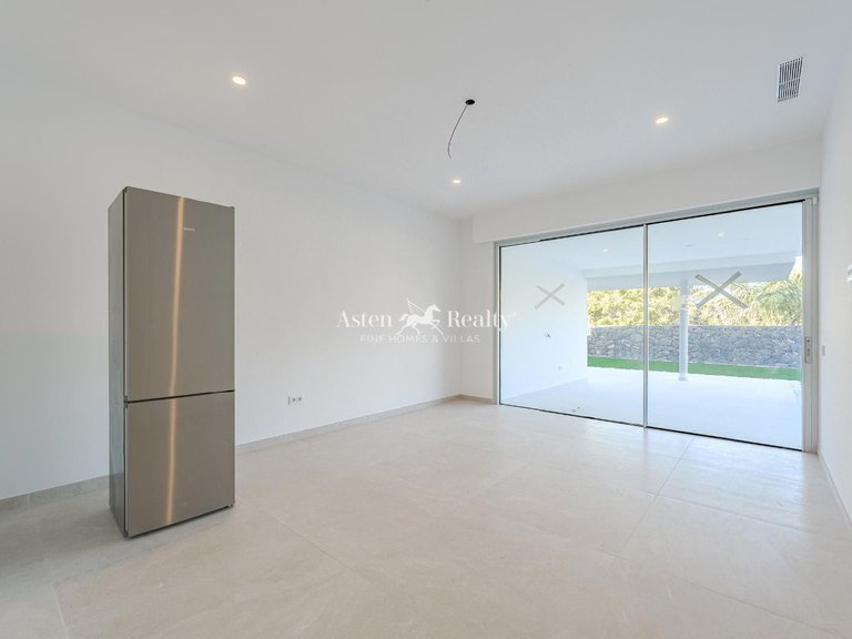 Villa for Sale in San Eugenio Alto, Tenerife 32