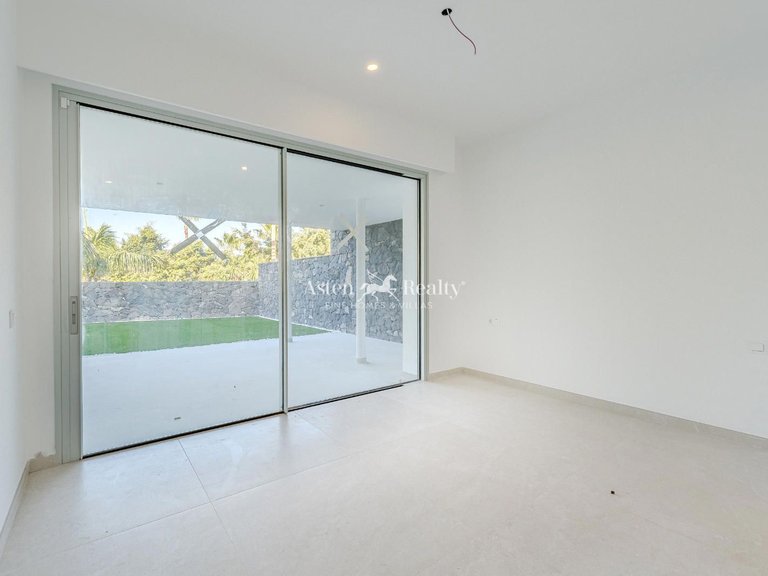 Villa for Sale in San Eugenio Alto, Tenerife 34