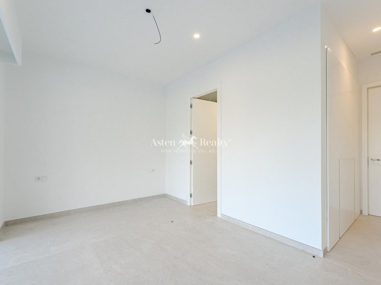 Villa for Sale in San Eugenio Alto, Tenerife 35