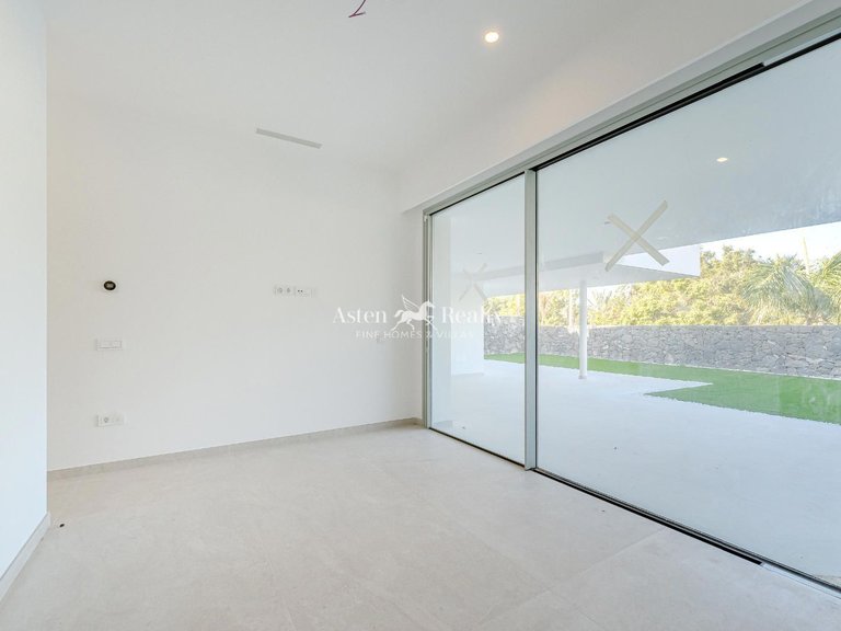Villa for Sale in San Eugenio Alto, Tenerife 36