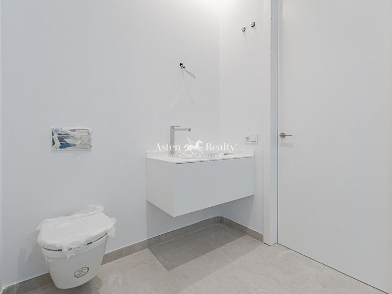 Villa for Sale in San Eugenio Alto, Tenerife 37