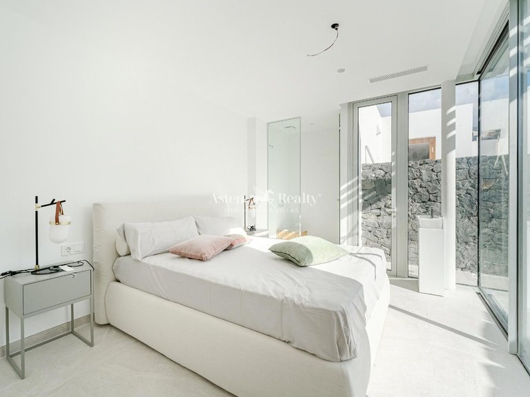 Villa for Sale in San Eugenio Alto, Tenerife 39