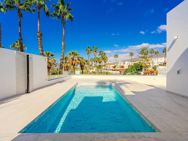 Villa for Sale in San Eugenio Alto, Tenerife 3