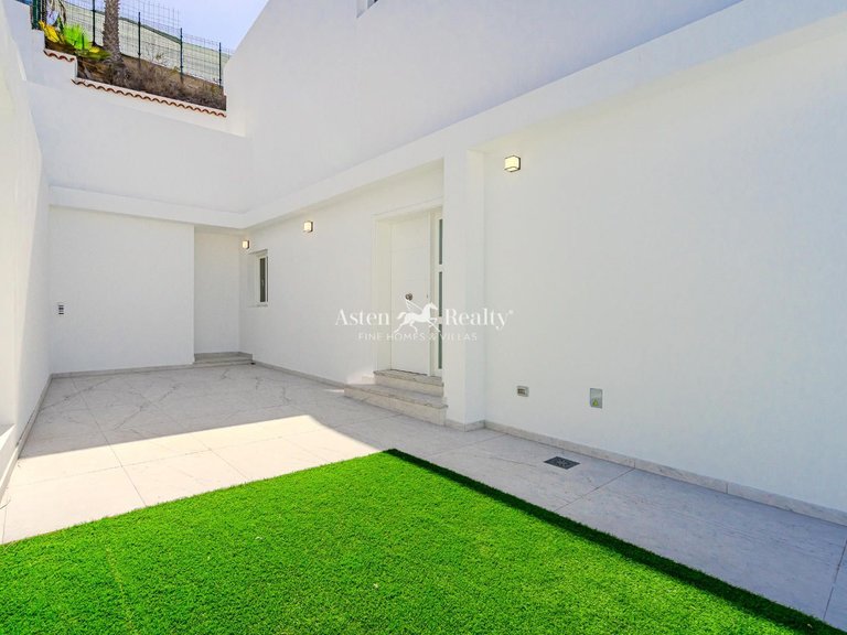 Villa for Sale in San Eugenio Alto, Tenerife 4
