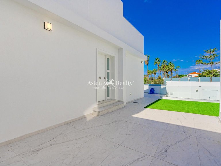 Villa for Sale in San Eugenio Alto, Tenerife 5