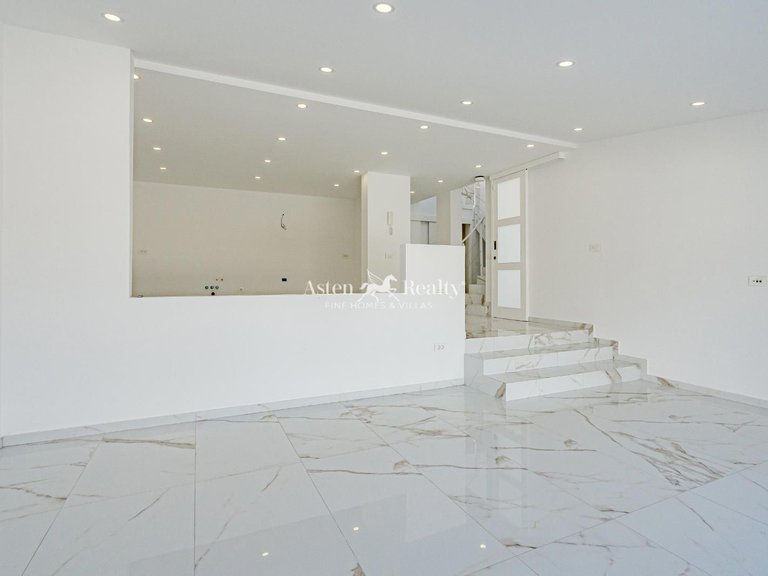 Villa for Sale in San Eugenio Alto, Tenerife 7