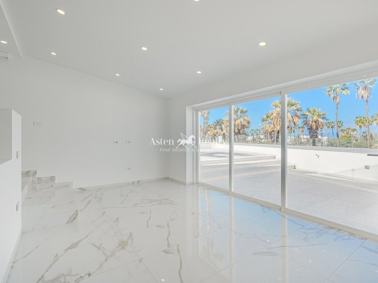 Villa for Sale in San Eugenio Alto, Tenerife 8