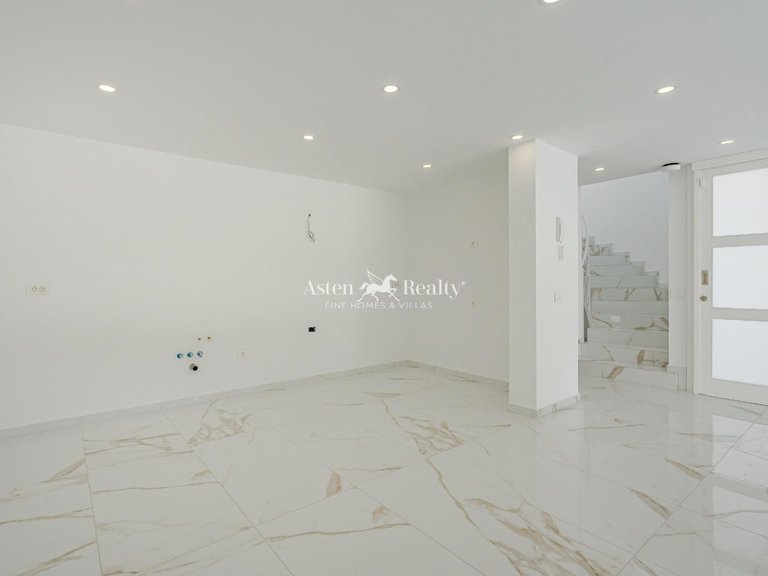 Villa for Sale in San Eugenio Alto, Tenerife 10