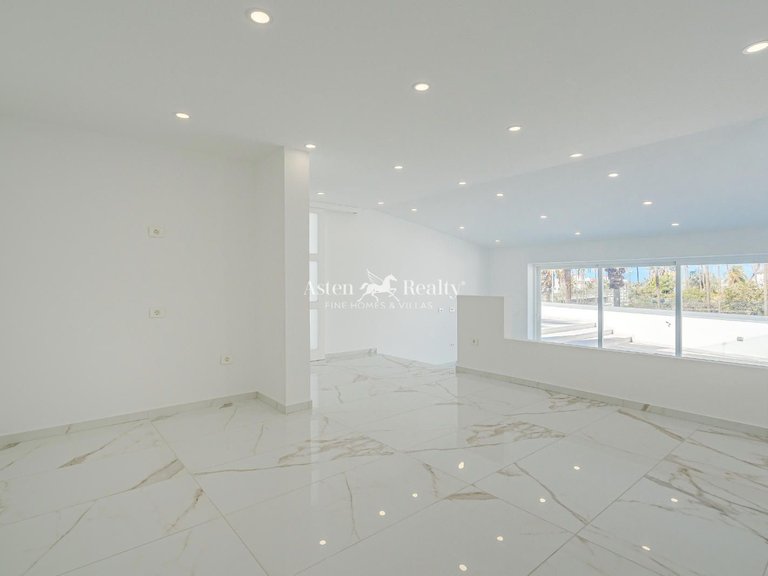 Villa for Sale in San Eugenio Alto, Tenerife 9