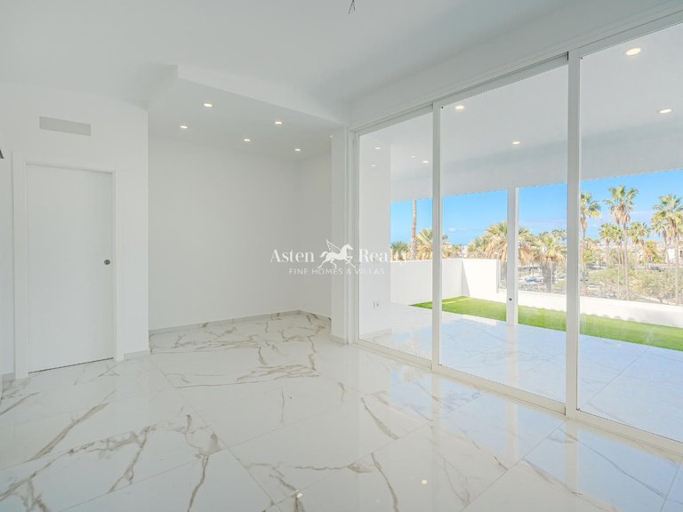 Villa for Sale in San Eugenio Alto, Tenerife 19