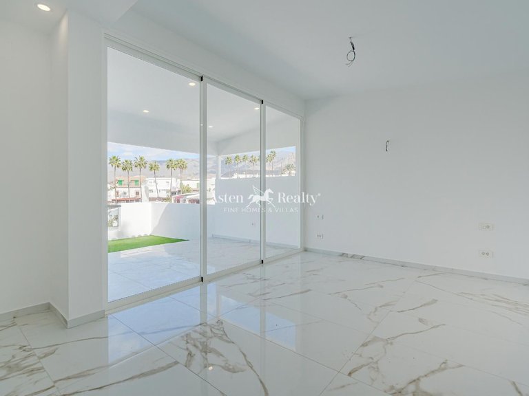 Villa for Sale in San Eugenio Alto, Tenerife 15