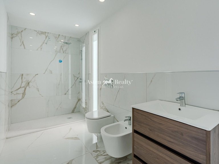 Villa for Sale in San Eugenio Alto, Tenerife 18