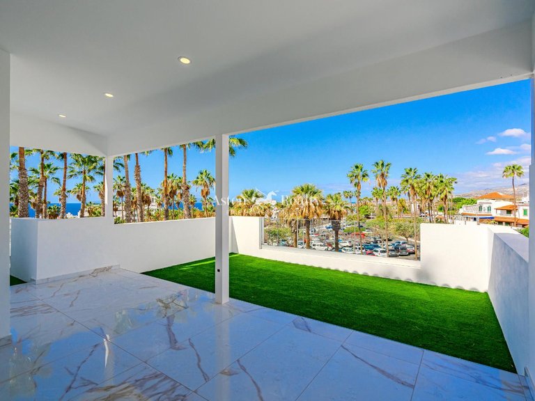 Villa for Sale in San Eugenio Alto, Tenerife 16